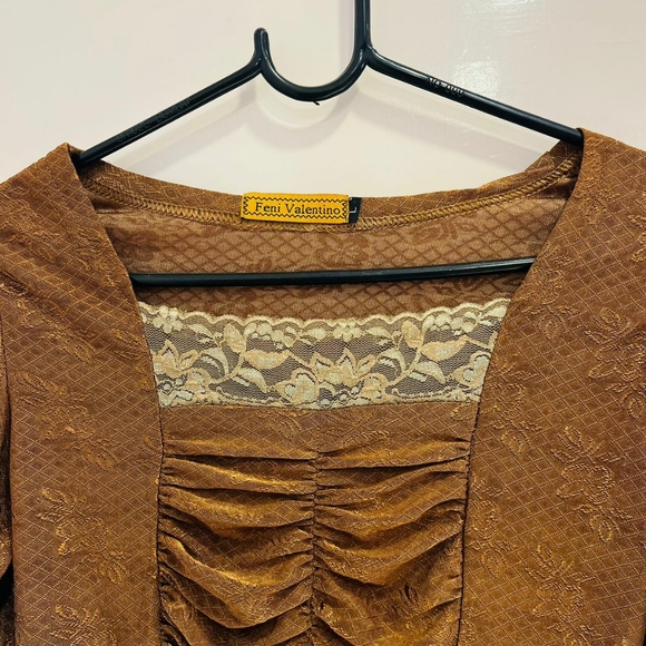 Brownish golden top with lace - Picture 7 of 8